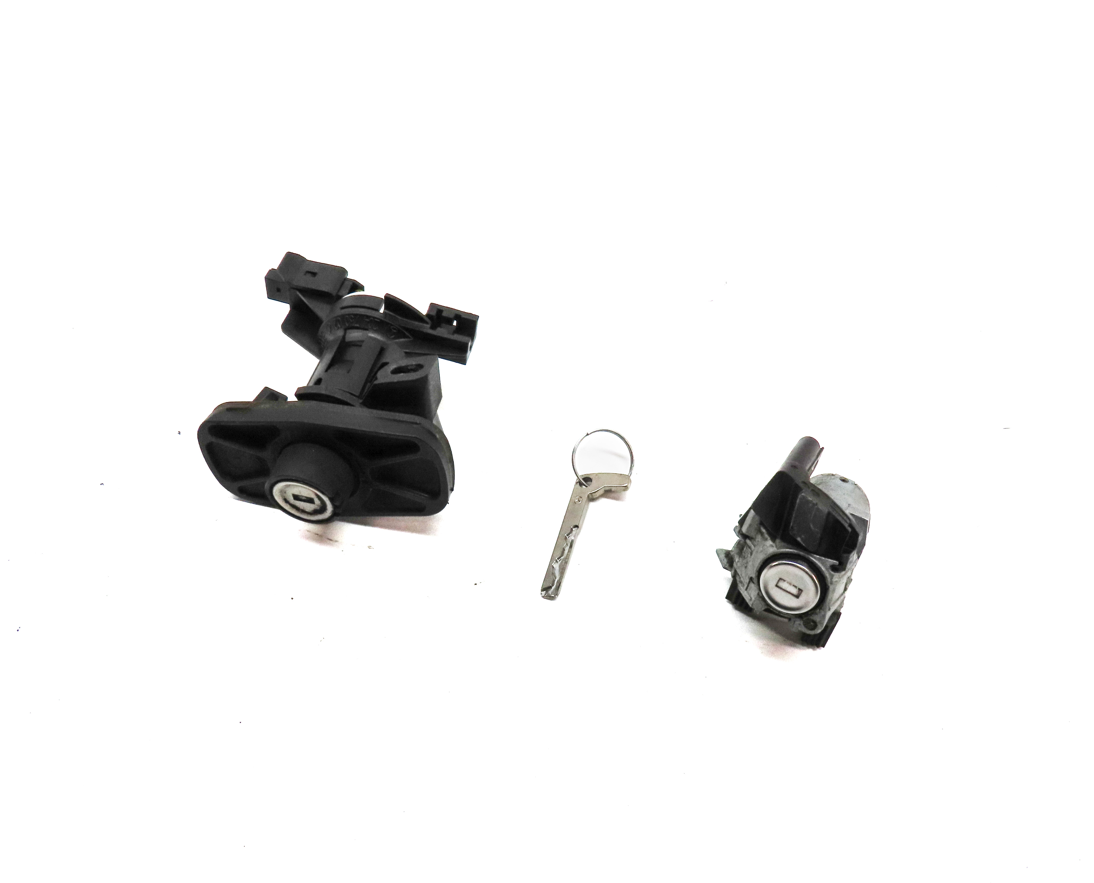 2012 MERCEDES C300 (W204) FRONT LEFT DRIVER REAR TRUNK LOCK CYLINDER & KEY SET — exact item pictured
